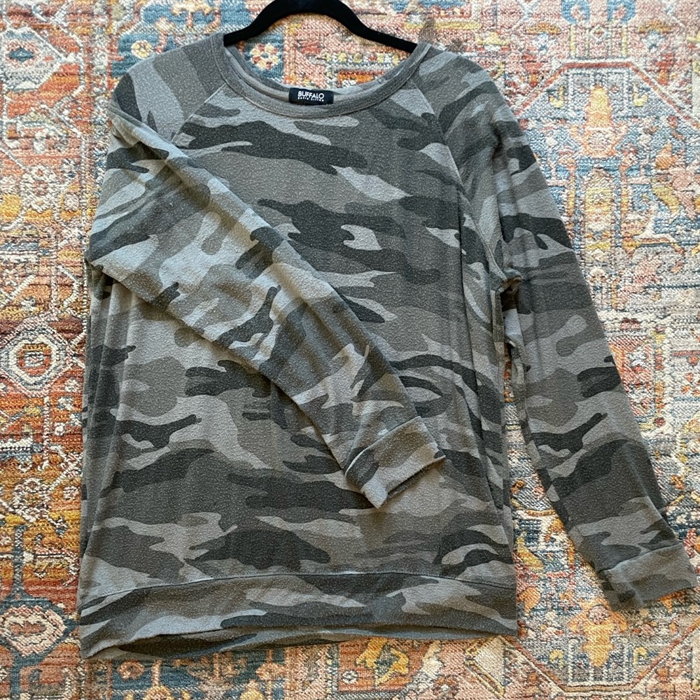Camo crew neck pullover